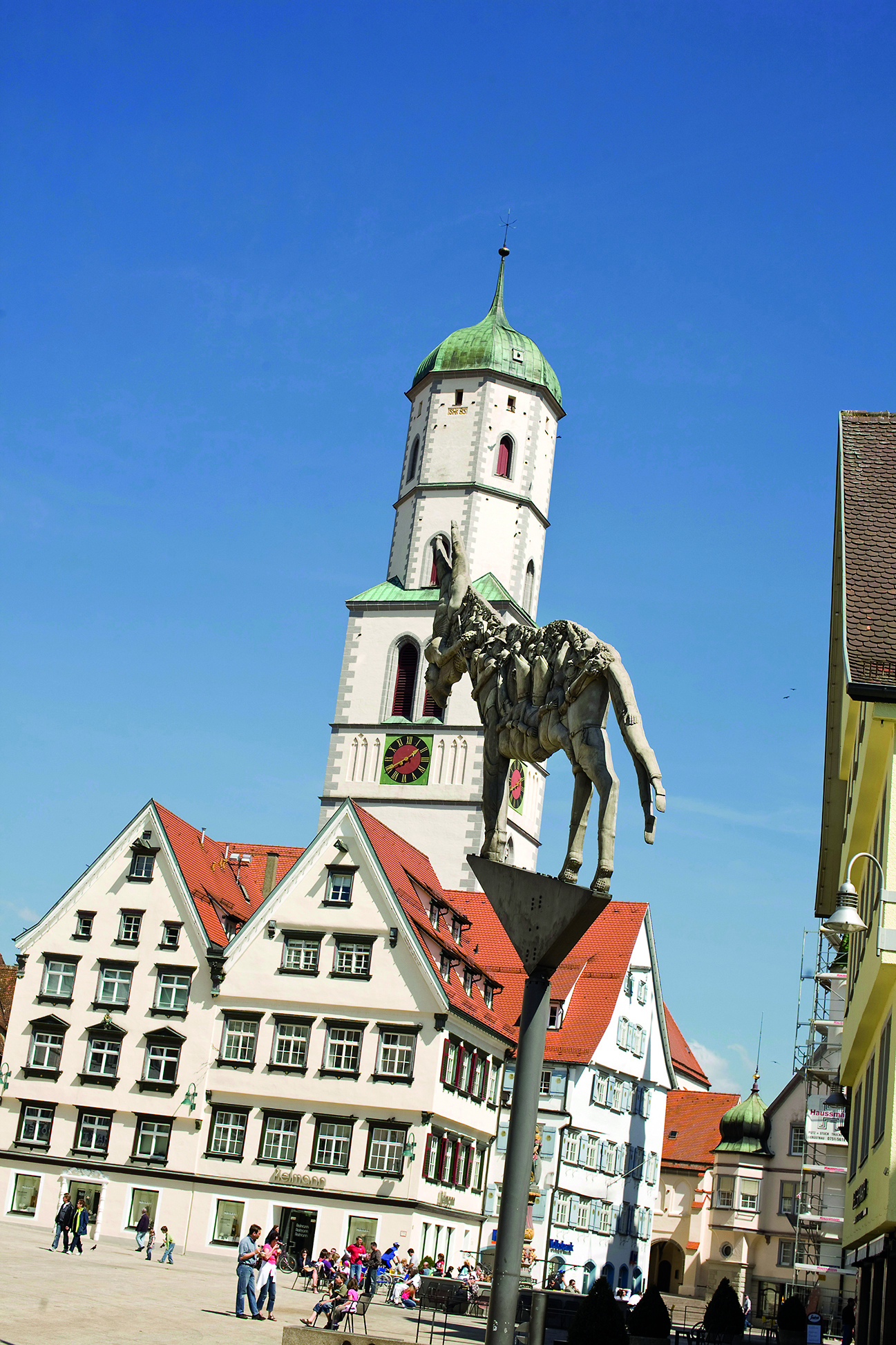 Marktplatz mit Esel-Denkmal